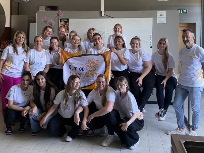 IN BEELD. Leerlingen Schoonheidsverzorging doneren opbrengst aan Kom op tegen Kanker 