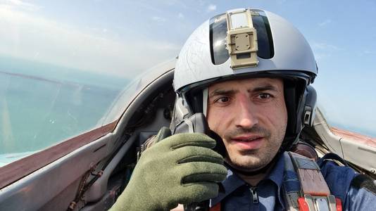 Bayraktar mocht op een luchtvaartbeurs in Azerbeidzjan meevliegen in een MiG-gevechtsvliegtuig.