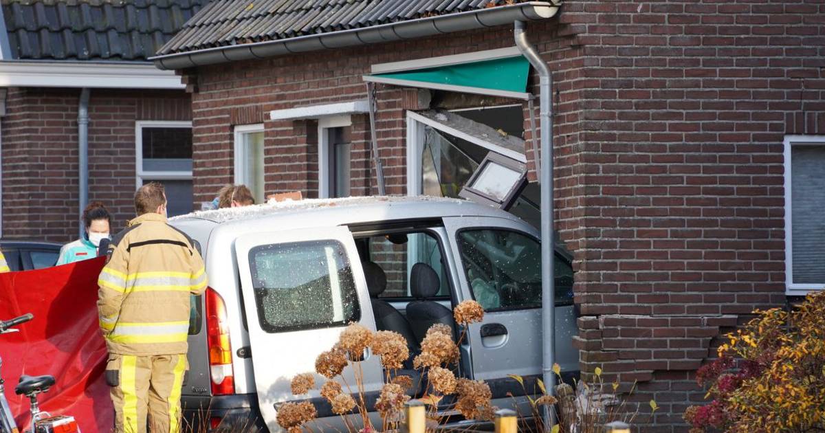 Automobiliste overlijdt na binnenrijden woning in Nieuwleusen | Overijssel | gelderlander.nl - De Ge