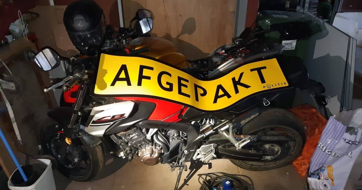 Twee auto's en een motor in beslag genomen, onderzoek naar witwassen