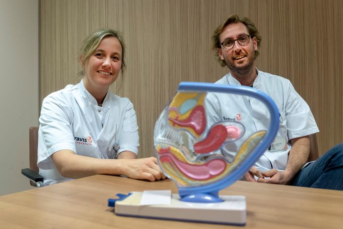 Gynaecologen Casper Kammeijer en Caroline Boomsma vragen aandacht voor endometriose.