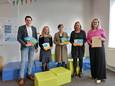 Schepen Jonas De Whispelaere, Carita De Vos, bibliothecaris Brenda De Wind, Livia De Vos en illustrator Emily Dhaeze.