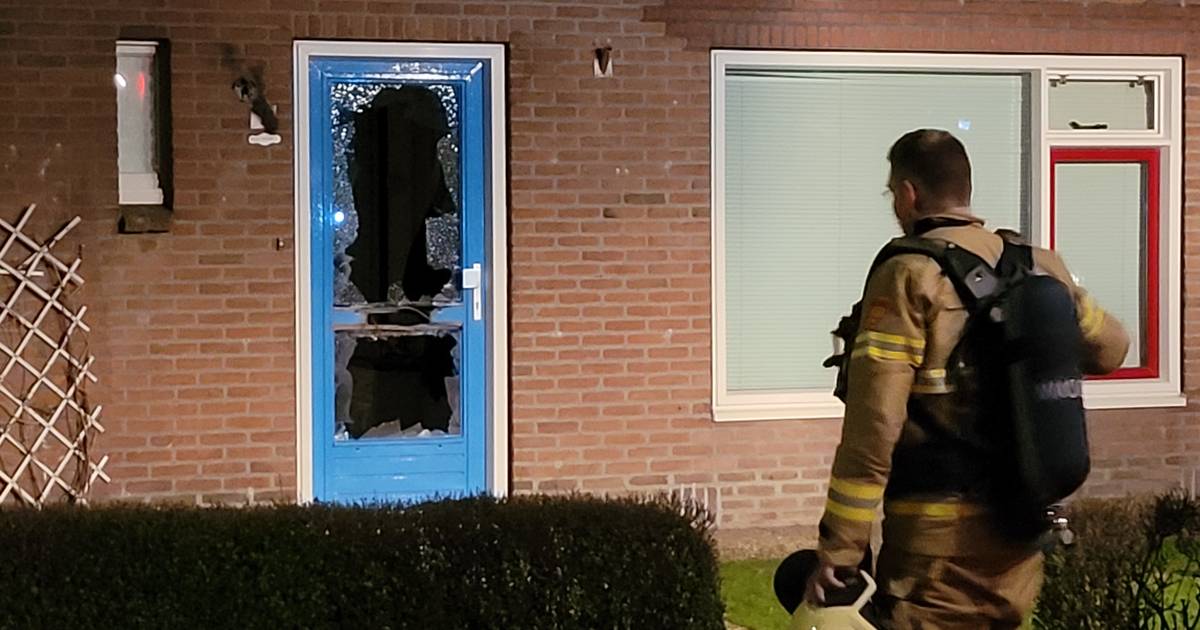 Explosief vernielt voordeur woning Doornspijk, niet de eerste keer dat huis doelwit is