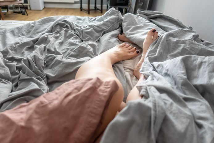 Stam binden Toestand 1 bed, 2 dekens: is deze Scandinavische slaapmethode beter voor je  nachtrust? | Beter slapen | hln.be