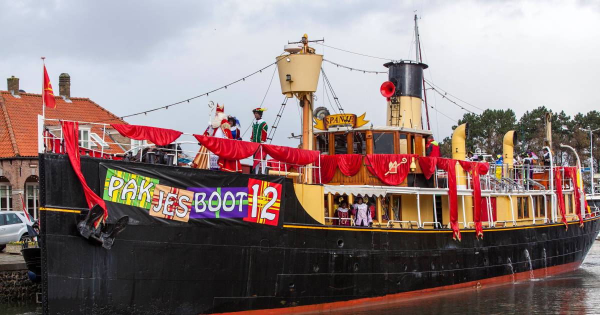 Hij komt, hij komt: de échte 'Pakjesboot van Sinterklaas, naar Willemstad | Moerdijk | bndestem.nl