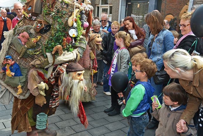 De vorige edities van het Straattheaterfestival trokken heel wat bekijks.