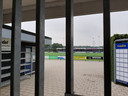 Het hoofdveld van voetbalclub De Zweef op sportpark Gagelman is tijdens de zomervakantie helemaal afgesloten.