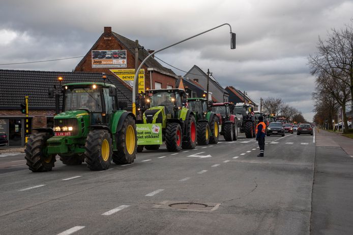 Doortocht boerenprotest aan de Brusselsesteenweg en de Zuidlaan in Wetteren.