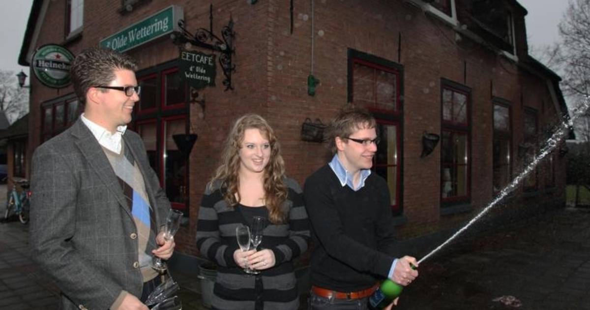 Nieuwe uitbaters cafe 'd Olde Wettering