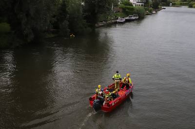 Zoektocht naar mogelijke drenkeling in de Linge na uur gestaakt