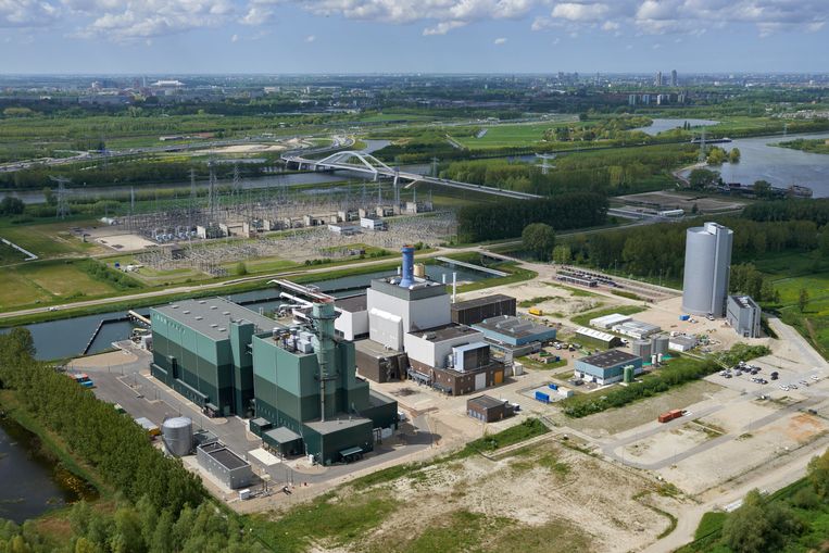 Elektriciteitscentrale Diemen, waar Vattenfall de grootste biomassacentrale van Nederland bouwt. Beeld Hollandse Hoogte / Marco van Middelkoop luchtfotografie