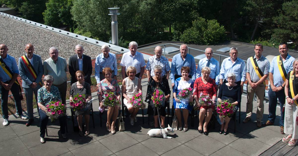 Lokaal Bestuur Zet Diamanten Jubilarissen In De Bloemetjes Putte Hln Be