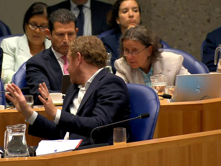 Ministers reageren verbaasd: Schoof wil zwartgelakte stukken openbaren