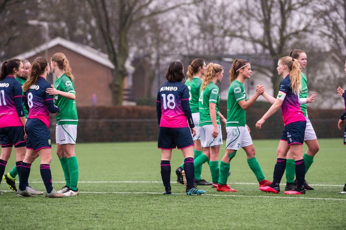 Vrouwen kunnen vanaf komend seizoen uitkomen in een mannenteam in de categorie A.