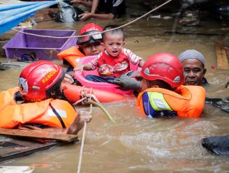 Al meer dan veertig doden bij overstromingen Jakarta