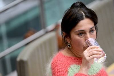 Ongezond veel PFAS in een op de zes Vlaamse drinkwaterstalen, minister Demir (N-VA): “Geen reden tot paniek”