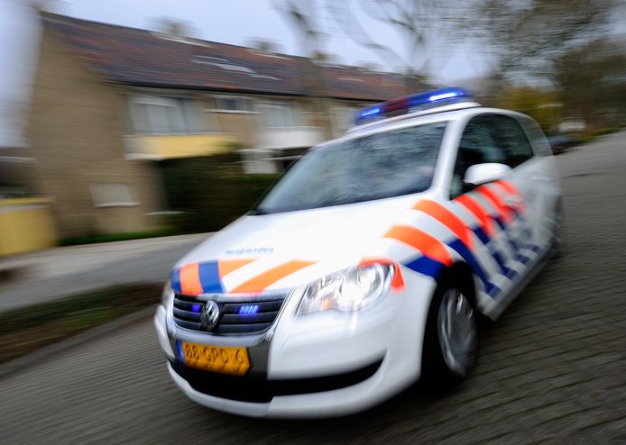 Een trainer is gistermiddag op het terrein van een voetbalclub aan de RFC-weg in Rotterdam-Blijdorp door het lint gegaan.