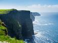 Les falaises de Moher figurent parmi les plus hautes d’Europe et constituent l’une des attractions touristiques les plus populaires d’Irlande. Elles s’élèvent jusqu’à 214 mètres au-dessus de l’océan Atlantique sur une longueur de huit kilomètres. À l'endroit où notre compatriote a chuté, elles grimpent à environ 120 mètres.