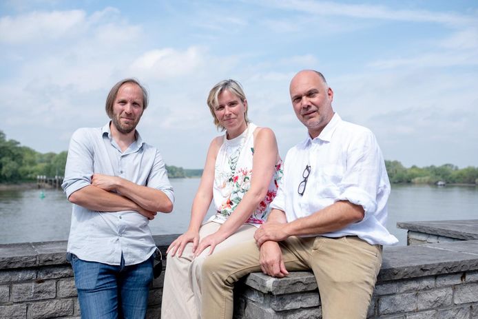 Heike Van Muylder, Inge Faes en Koen Segers stellen met trots hun nieuwe politieke partij voor.