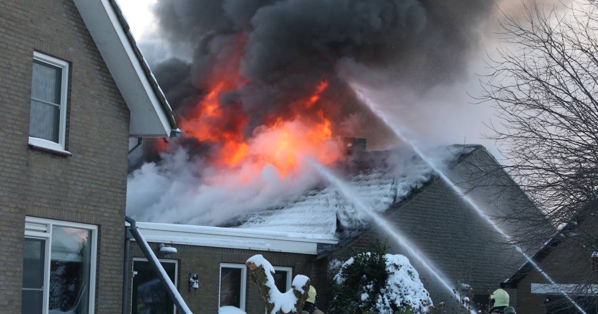 Uitslaande brand op boerenerf in Mariaheide.