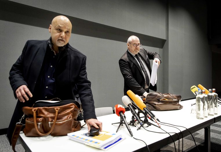 Advocaten Onno de Jong en Peter Schouten tijdens het geven een reactie op het rapport van de Onderzoeksraad voor Veiligheid over de resultaten van het onderzoek Bewaken en Beveiligen, lessen uit drie beveiligingssituaties. Beeld ANP