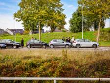Vier auto's botsen vlak voor verkeerslicht in Amersfoort op elkaar 