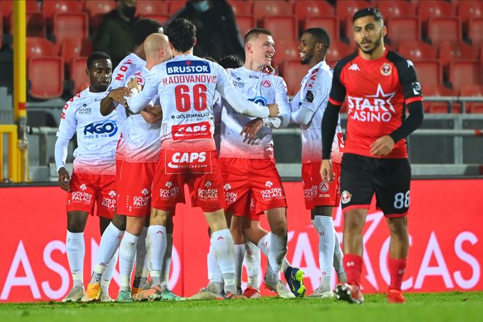 SERING, BELGIO - 17 DICEMBRE: Il centrocampista Ante Palaversa di KV Kortrijk festeggia dopo aver segnato nella partita della Jupiler Pro League tra RFC Seraing e KV Kortrijk - Jupiler Pro League il 17 dicembre 2021 a Seraing, Belgio, 17/12/2021 (foto di Vincent Callot / Fotonotizie