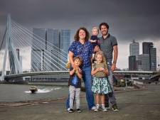 Juliët (36) moet bevallen, maar staat muurvast op de Erasmusbrug: ‘Ik was eigenlijk heel relaxed’