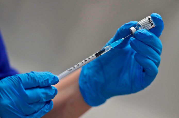 La campagne de vaccination a commencé au Royaume-Uni (Guy's Hospital, Londres, 8 décembre)