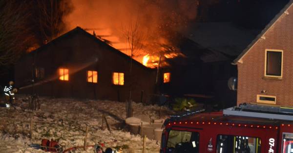 Grote brand in schuur in Doornenburg, mogelijk gasflessen ontploft