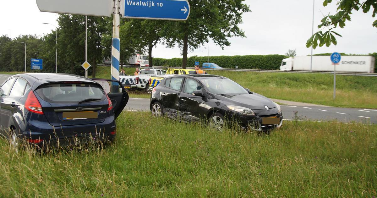 Gewonde bij ongeval met twee autos in Vlijmen.