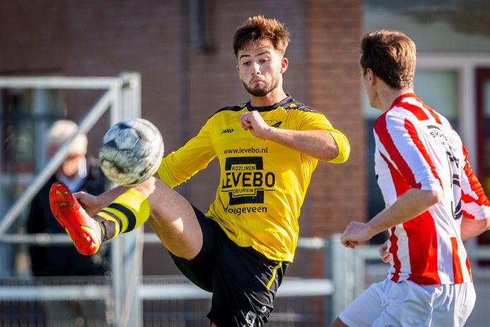 Hoogstandje voor Hugo Prinsen namens Steenwijker Boys.