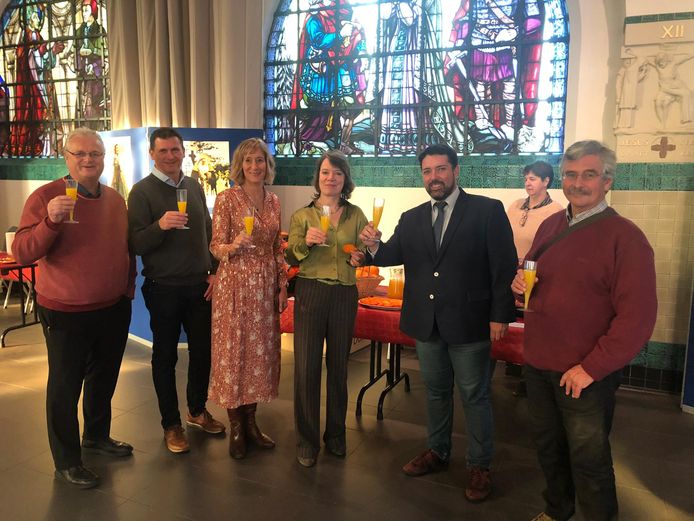 De Spaanse delegatie kreeg een fruitsapje aangeboden.