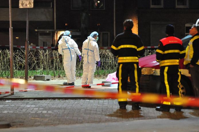Onderzoek na de moord op Peet van der Linde.