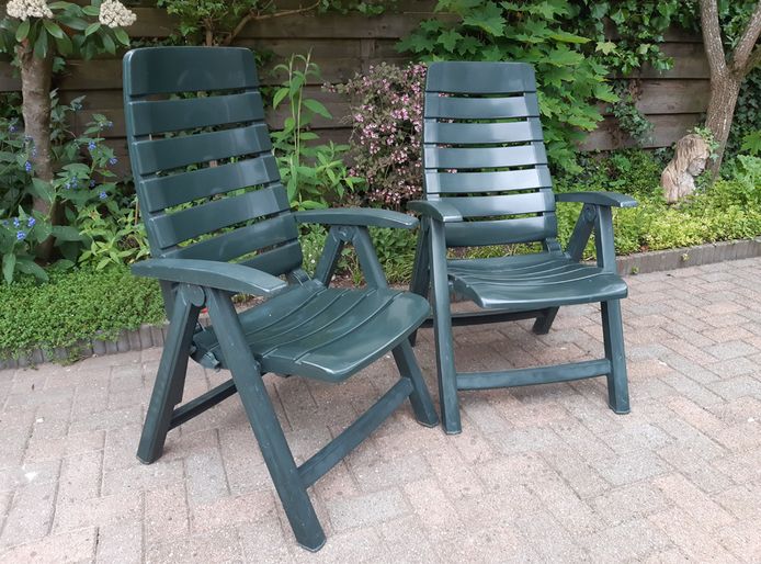 Wie heeft er belangstelling voor deze tuinstoelen?