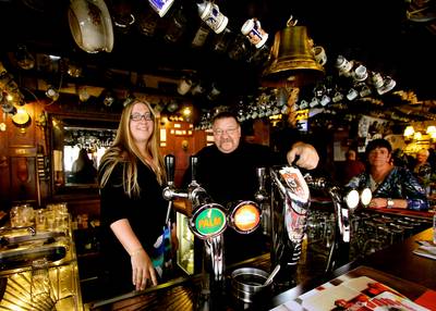 Eindelijk een hommage voor in coronatijd overleden cafébaas Wim Verhoeven: ‘Hij bood een warm thuis’