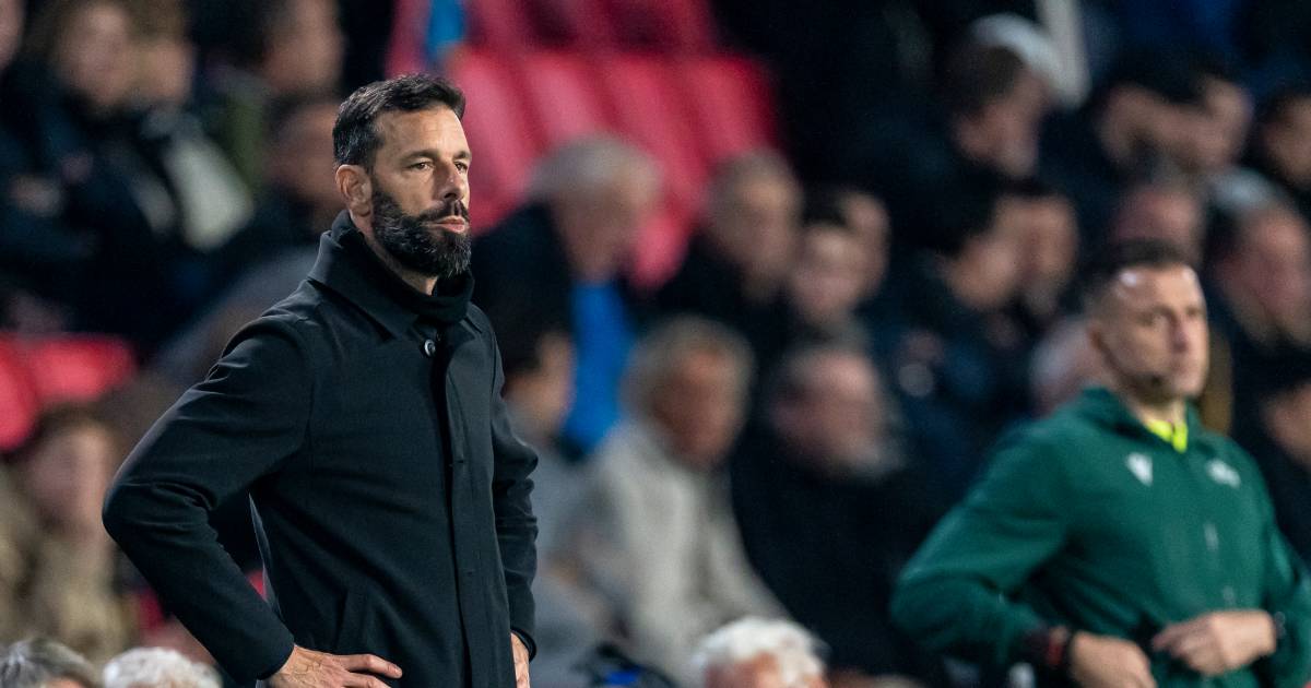 Van Nistelrooij na gemakkelijke zege op FC Zürich en rust voor sterkhouders: 'Een perfecte avond' - 