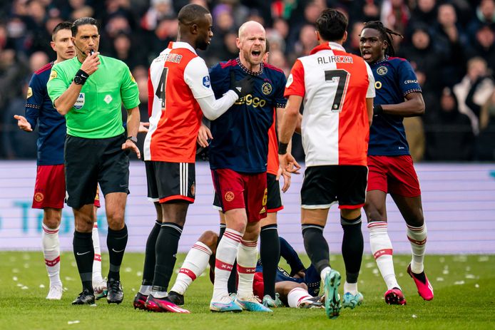 Eerder dit seizoen ging het er in de Kuip bij vlagen heet aan toe.