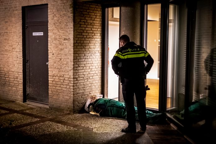 De winteropvang is speciaal voor daklozen die er normaal gesproken voor kiezen om de nacht buiten door te brengen en alleen als het vriest naar binnen komen.