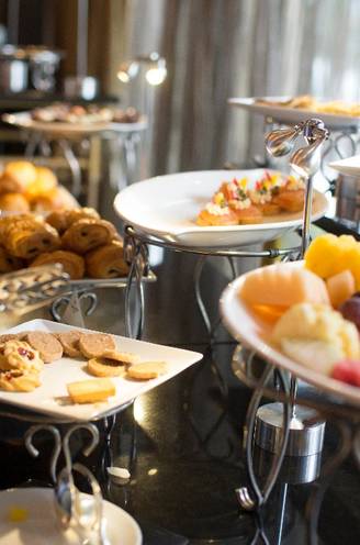 Wél lekker eten, geen vakantiekilo’s: Sandra Bekkari tipt hoe je het hele jaar door zorgeloos geniet van eten. “Vergeet dat nu-of-nooit-scenario”