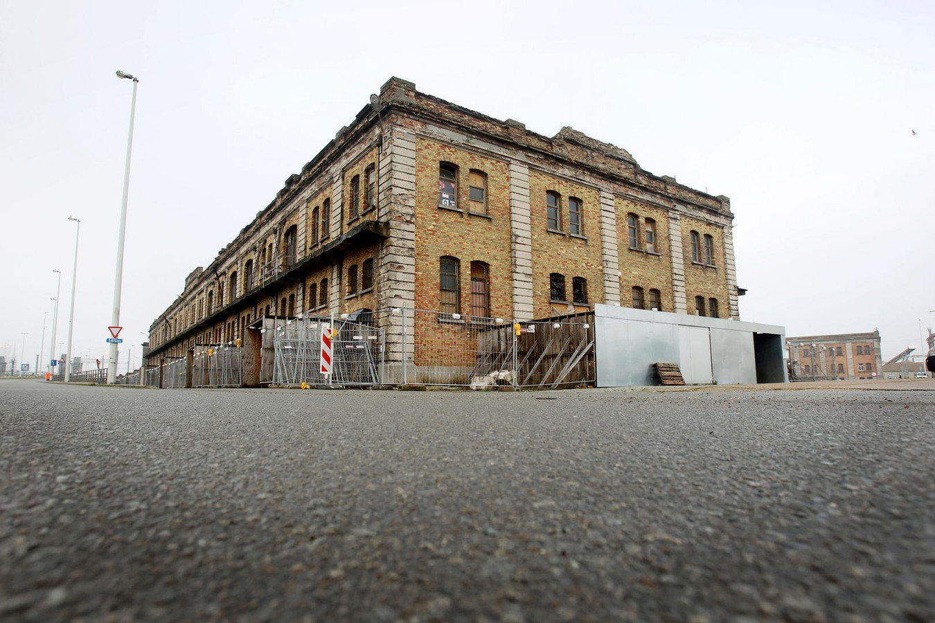 Le Hangar 1 à Ostende est un monument classé mais laissé à l’abandon depuis des années.