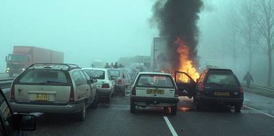 De dag van die kettingbotsing met honderd auto’s, 25 jaar geleden: ‘Ze staart mij achter verbrijzeld glas aan’