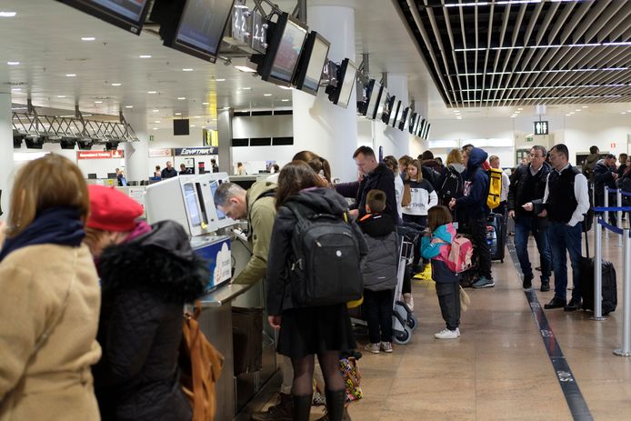 De luchthavenpolitie startte gisteren met stiptheidsacties op Brussels Airport.