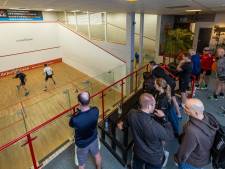 Squash Hellendoorn na 31 jaar opgeheven: ‘Wij gaan Mark enorm missen en moeten op zoek naar andere kroeg’