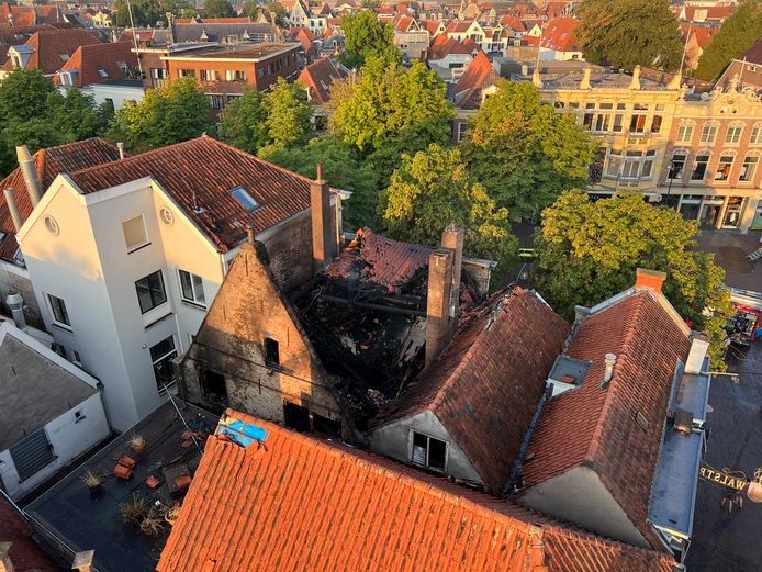 De schade van de woning na de grote brand in Deventer