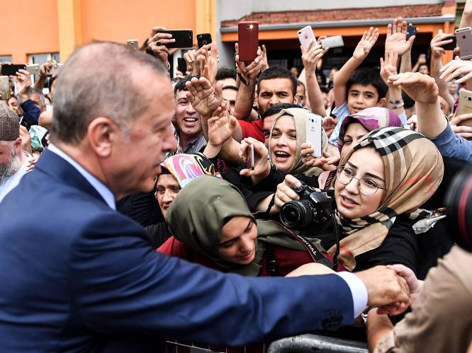 Twaalf Turken aangehouden wegens beledigen Erdogan