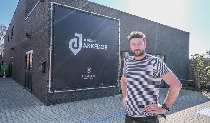 Thomas Vandenhouweele neemt afscheid van het jeugdhuis Jakkedoe in Desselgem.