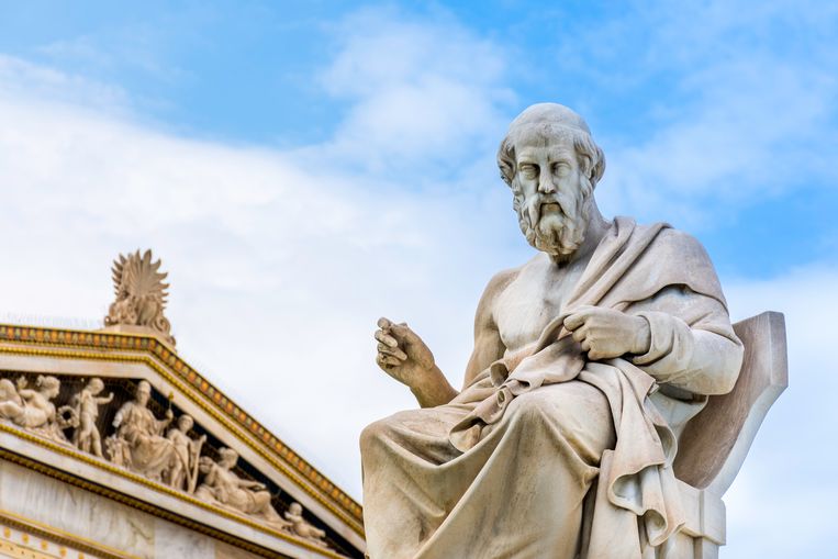 Een standbeeld van Plato in Athene. Beeld Coulourbox