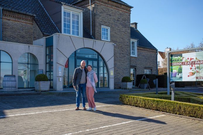 Nick Ver Eecke en Stefanie Verhaege nemen afscheid van El Parador.