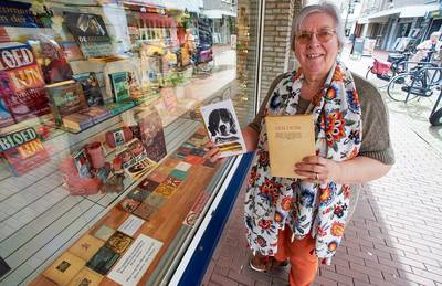 Ans showt álle boekenweekgeschenken – vanaf 1932 – in haar favoriete boekwinkel: ‘Dat uit 1946 is zo